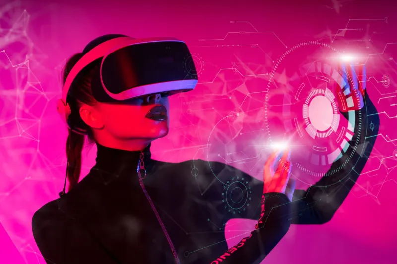 Stuck in the Middle: The Virtual Platforms Fighting to Exist Between Nobody and Everybody